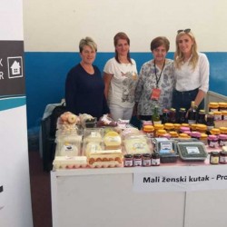 Članice neformalne grupe "Mali ženski kutak" izložile svoje proizvode na sajmu u Stocu