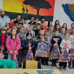 Akcijom &bdquo;Za dječije osmijehe&ldquo; obradovali smo vi&scaron;e od 230 mali&scaron;ana iz okolice Srebrenice i Prozora
